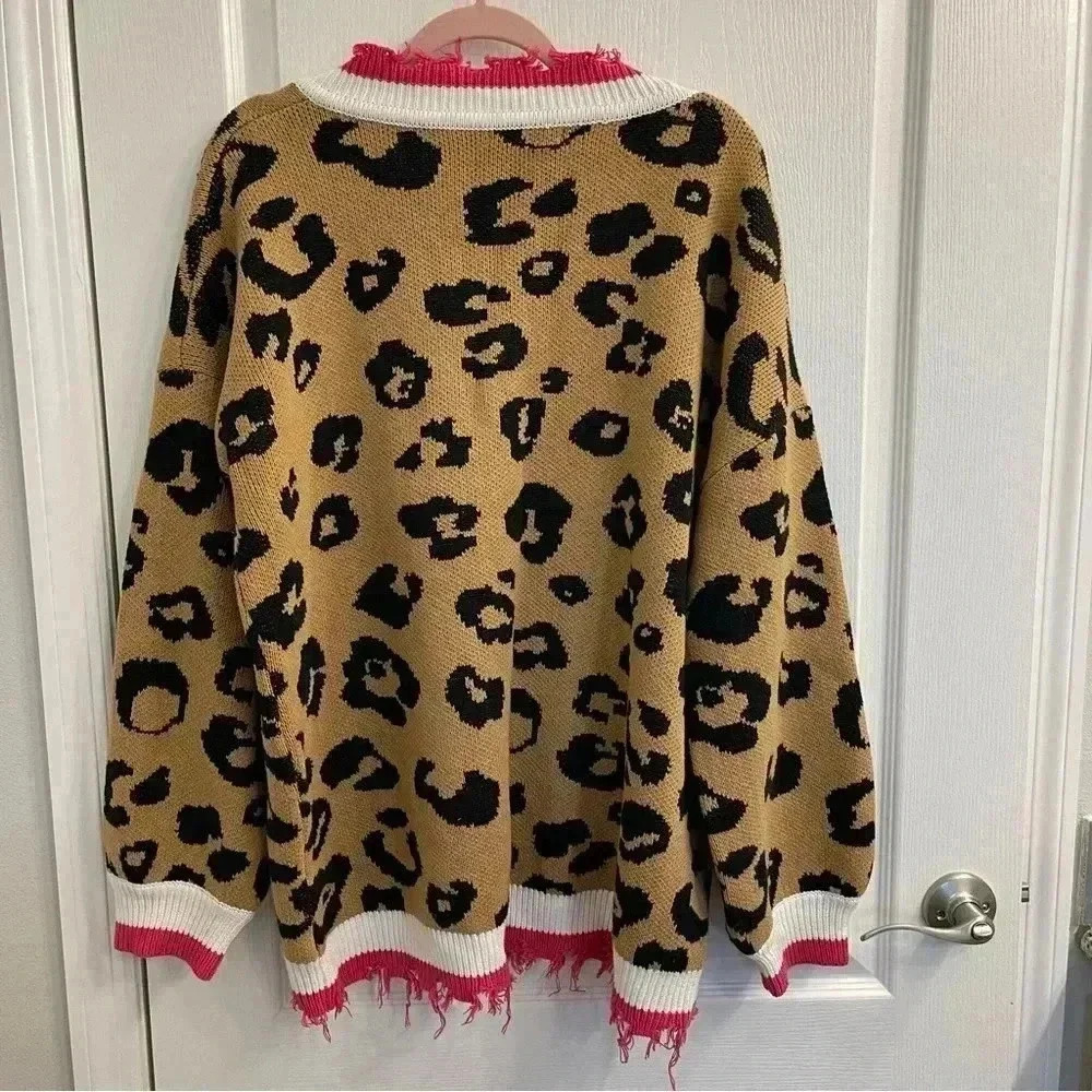 Leopard V-Neck Sweater with Fringes - Picture 9 of 10